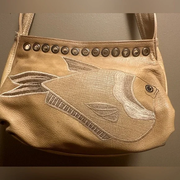 R&Y AUGOUSTI FISH EMBROIDERY PURSE LEATHER BEIGE - Picture 4 of 6